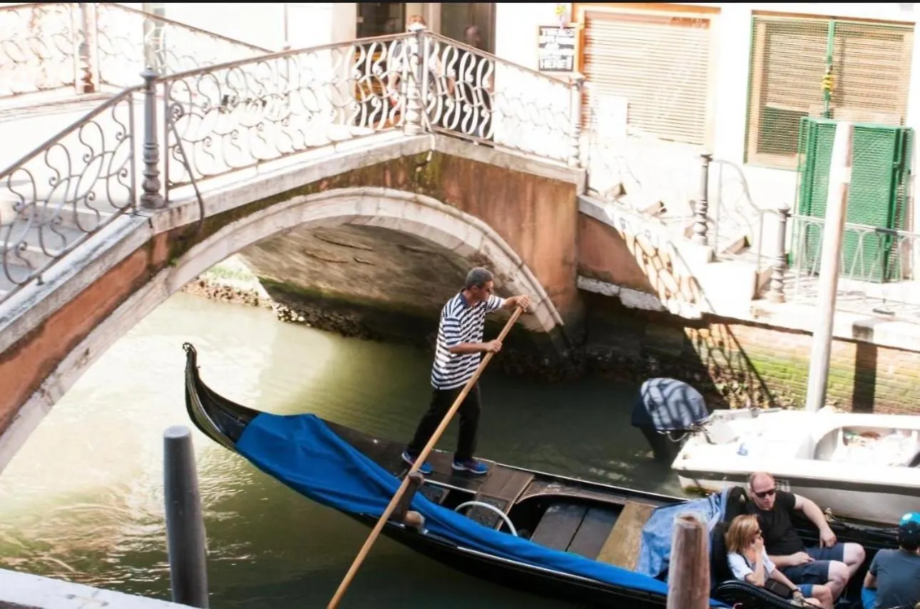 B&B San Firmino Canal View Venedig