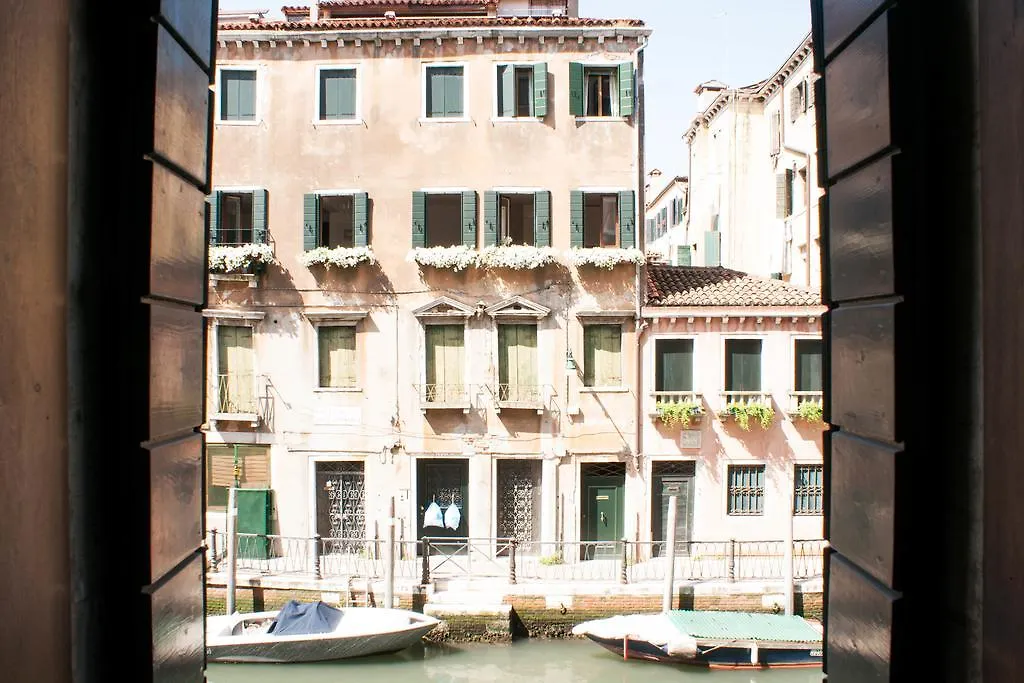 B&B San Firmino Canal View Venedig