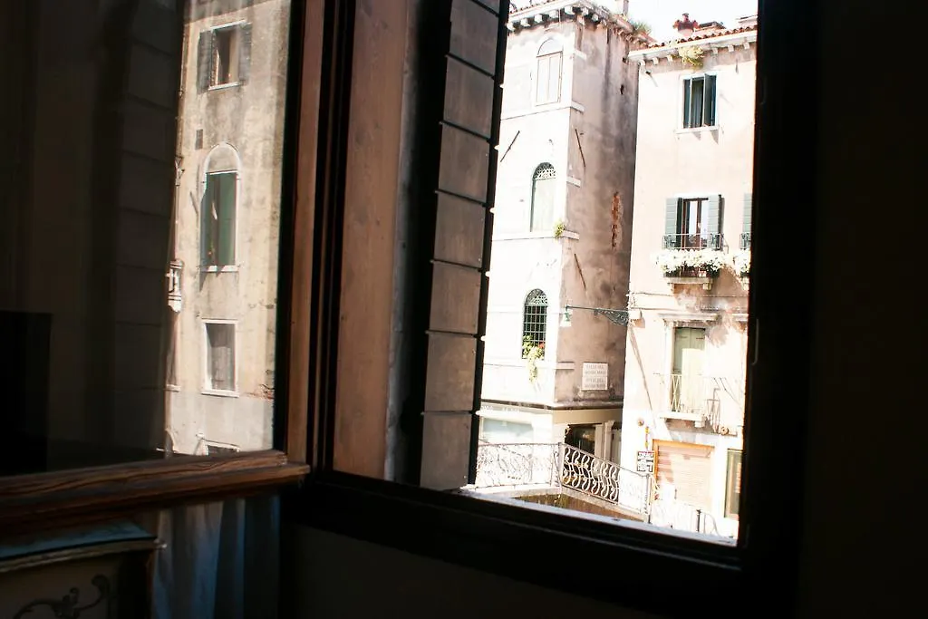 B&B San Firmino Canal View Venedig